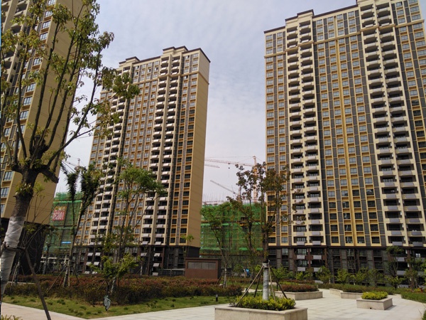 六安市梅花西苑小區(qū)定做陽臺護欄、百葉窗案例