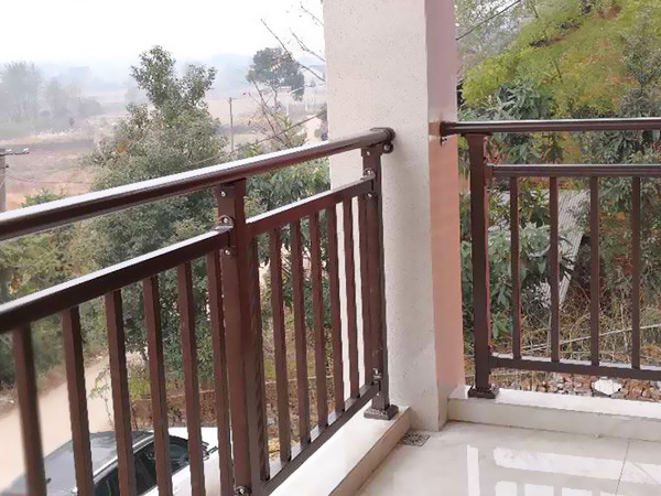 陽臺圍欄用什么材質(zhì)比較好? 陽臺圍欄用什么材質(zhì)比較好?