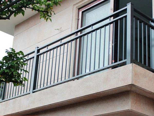 陽臺圍欄多少錢一米？