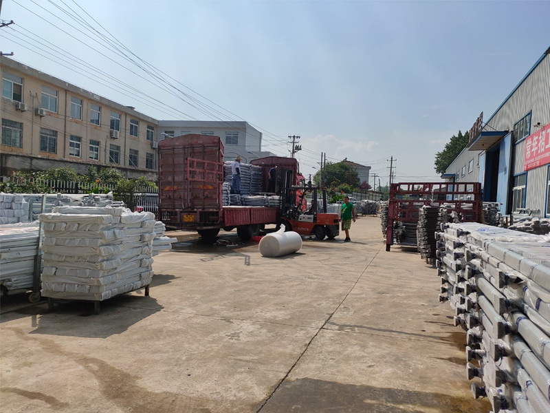 金用護欄2020年7月20日鋅鋼陽臺欄桿裝車發貨！