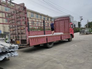 金用護(hù)欄2020年7月24日鋅鋼樓梯扶手裝車發(fā)貨！