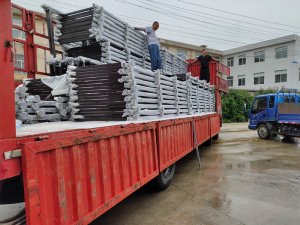 金用護欄2020年7月27日鋅鋼玻璃陽臺護欄裝車發貨！