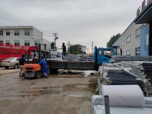 金用護欄2020年7月28日鋅鋼玻璃護欄裝車發貨！