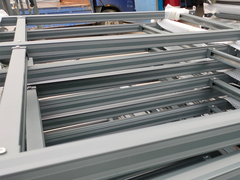 金用護欄2020年8月12日鋁合金玻璃護欄裝車發貨! 金用護欄2020年8月12日鋁合金玻璃護欄裝車發貨!