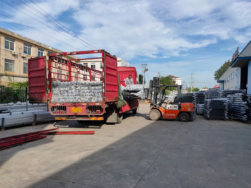 金用護欄2020年8月13日鋅鋼陽臺護欄裝車發貨！