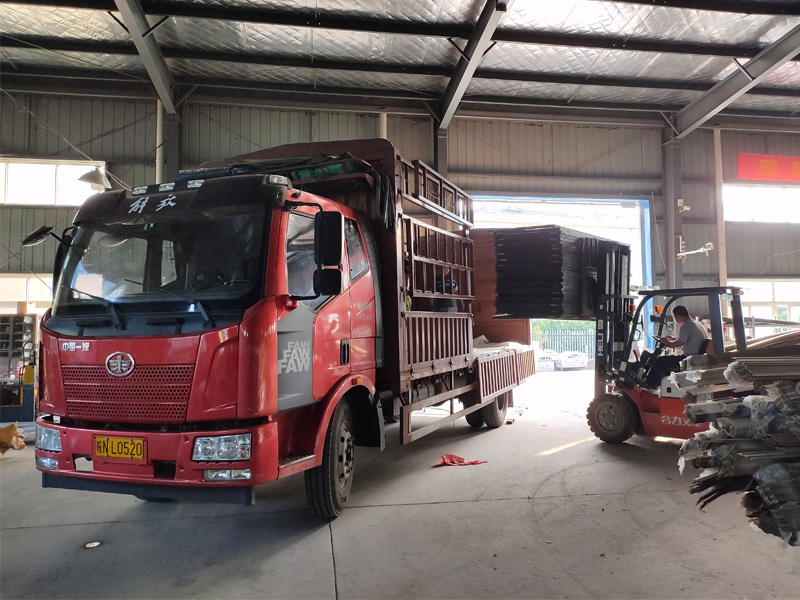 金用護(hù)欄2020年8月25日鋁合金百葉窗發(fā)貨！