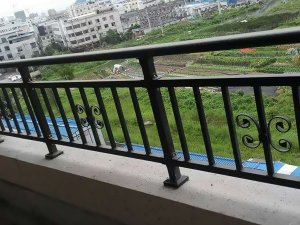 為什么大家喜歡采購鋅鋼陽臺護欄？原因在這里！