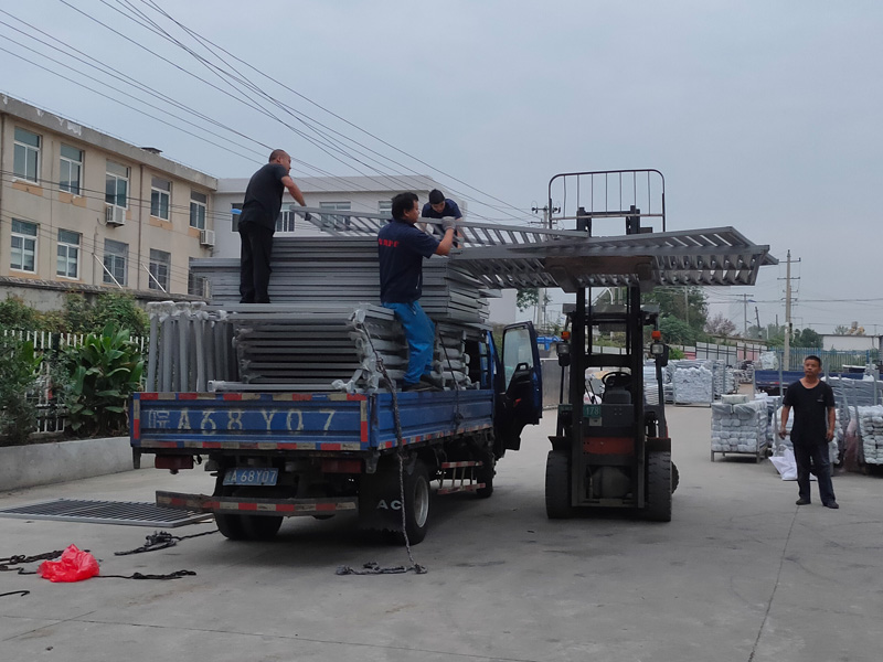 金用護(hù)欄2020年9月24日鋅鋼百葉窗發(fā)貨！