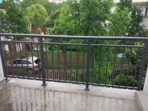 如何挑選一家好的陽臺護欄廠家？這樣挑最靠譜！