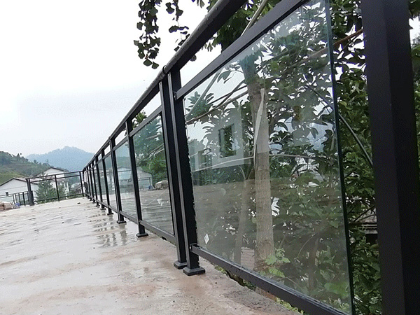 建筑工程專用陽臺護(hù)欄是什么樣的，你知道嗎？