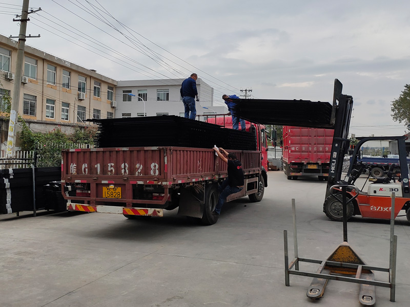 金用護欄2020年10月14日鋅鋼圍墻護欄發(fā)貨！