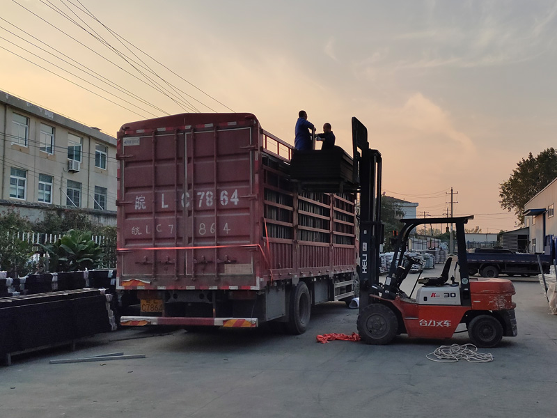 金用護欄2020年10月20日鋅鋼百葉窗發貨！