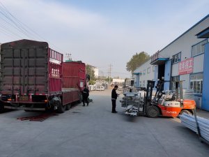 金用護欄2020年10月21日鋅鋼陽臺護欄裝車發貨！