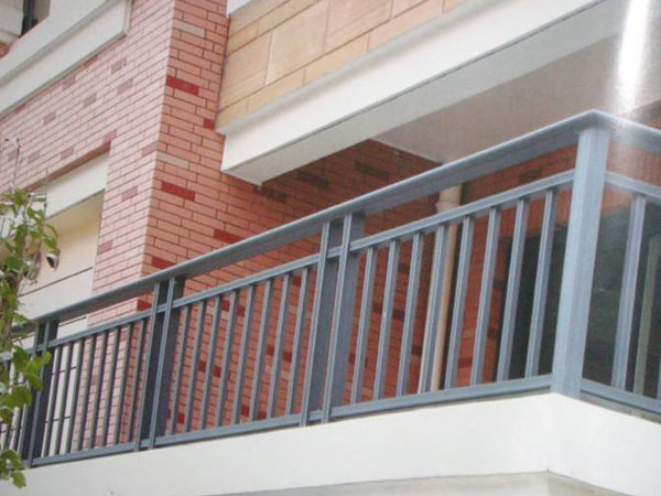 鋅鋼護欄會生銹嗎？