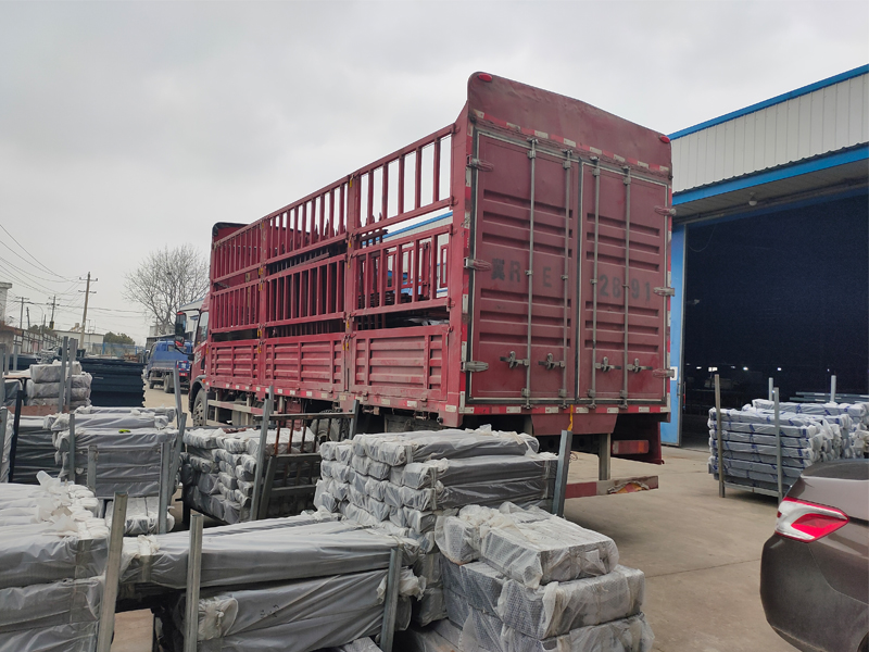 金用護欄2021年3月12日鋁合金百葉窗發貨！