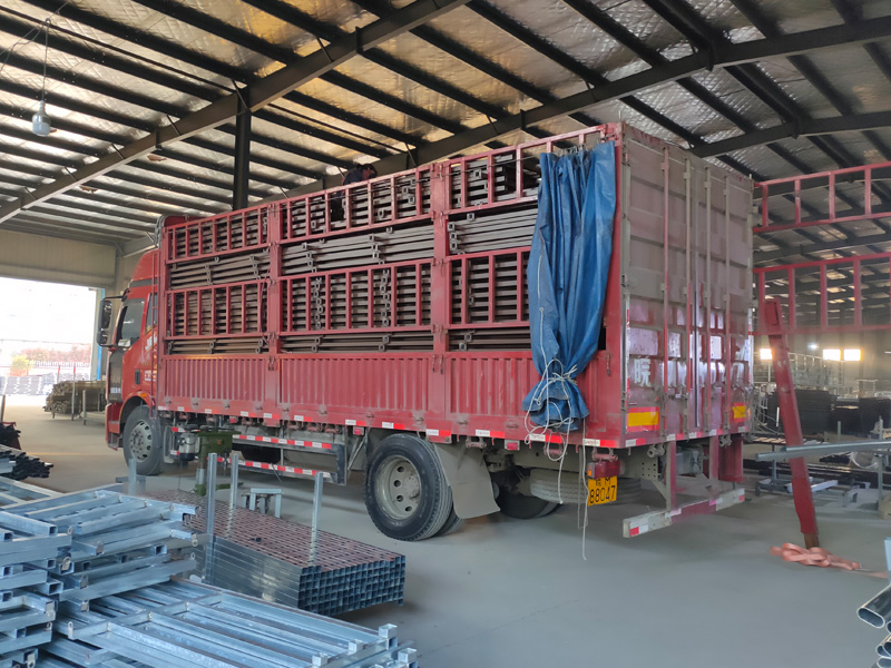 金用護欄2021年3月25日鋅鋼連廊欄桿發貨！