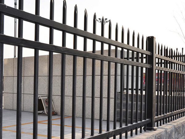 室外護(hù)欄有哪些材質(zhì)？