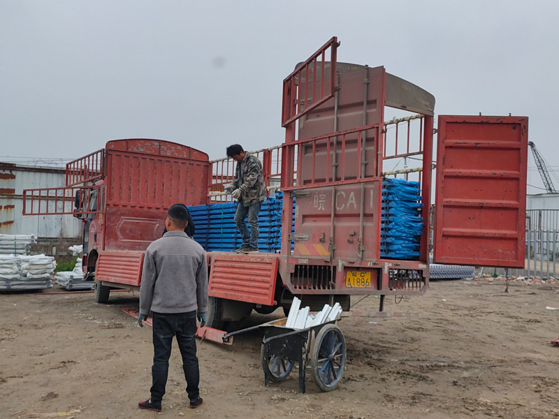 金用護欄2021年4月12日鋅鋼連廊欄桿發貨！