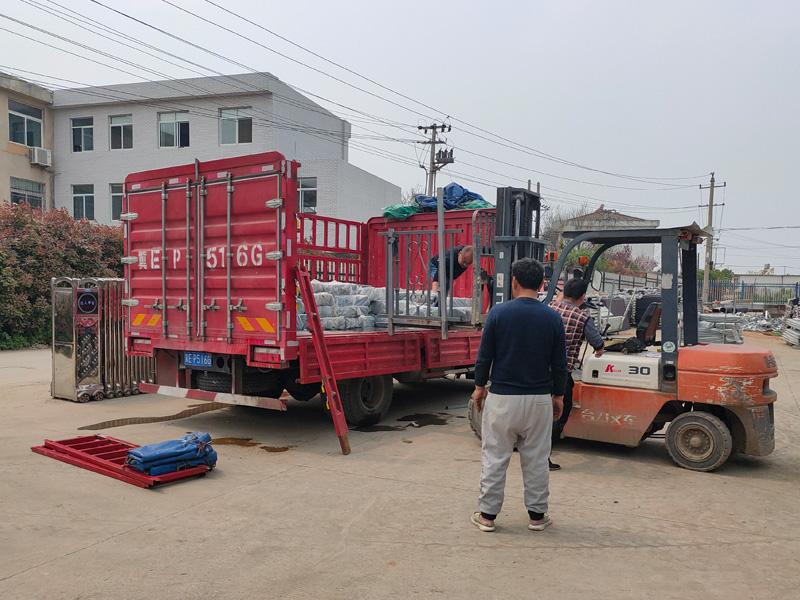 金用護欄2021年4月13日鋅鋼欄桿發貨! 金用護欄2021年4月13日鋅鋼欄桿發貨!