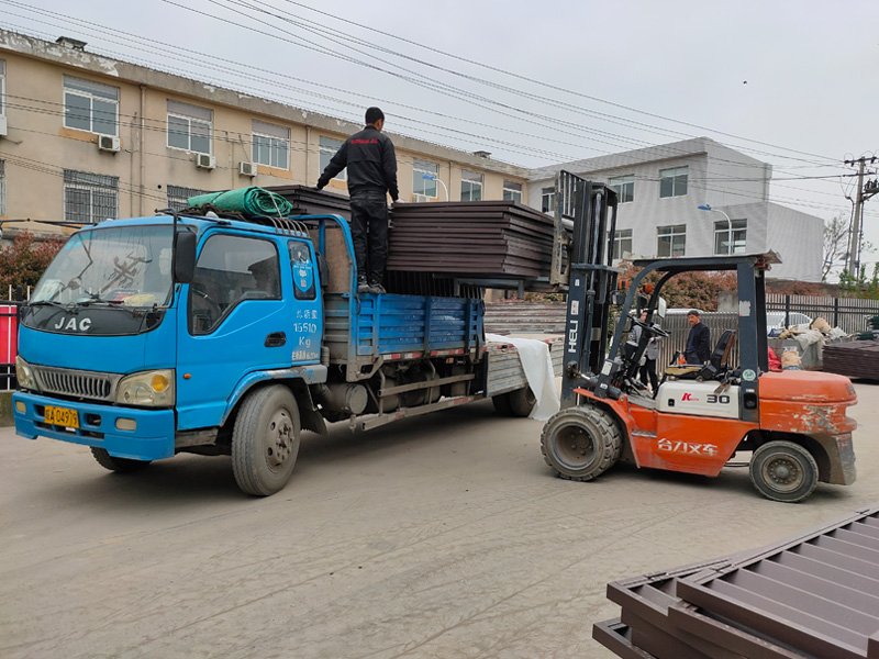 金用護欄2021年4月14日鋁合金百葉窗發貨！