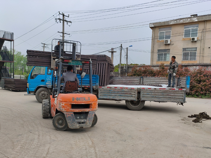 金用護欄2021年4月14日鋁合金百葉窗發貨！