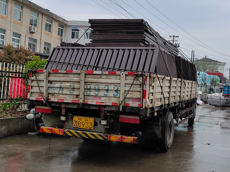 金用護(hù)欄2021年4月21日鋁合金百葉窗發(fā)貨！