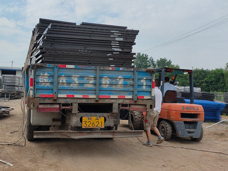 金用護(hù)欄2021年7月13日鋅鋼百葉窗發(fā)貨！