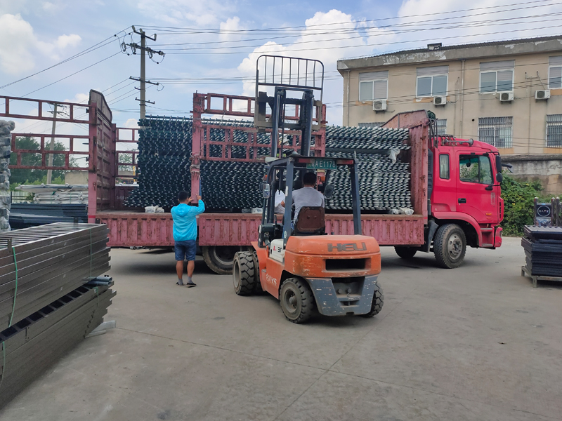 金用護欄2021年7月23日鋅鋼百葉窗發貨！