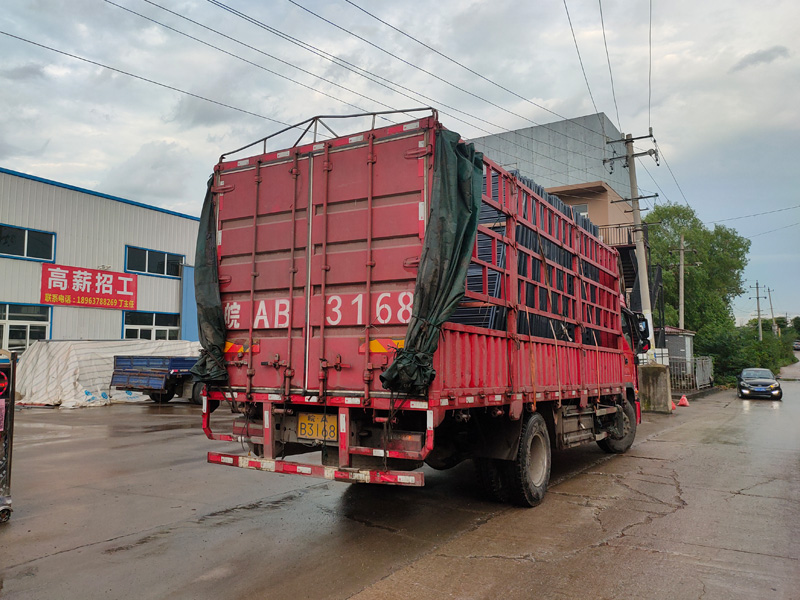 金用護欄2021年8月20日鋅鋼百葉窗發(fā)貨！