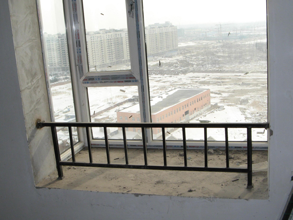 飄窗護欄高度及桿件間距標準規范要求