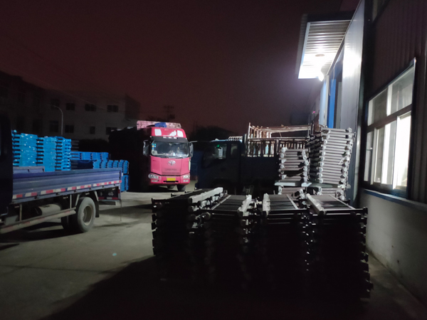 金用護欄2021年10月21日鋅鋼樓梯欄桿發貨！