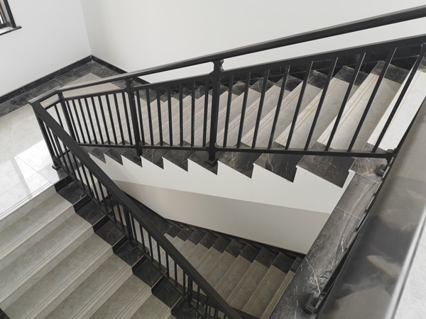 樓梯護欄多少錢一米？