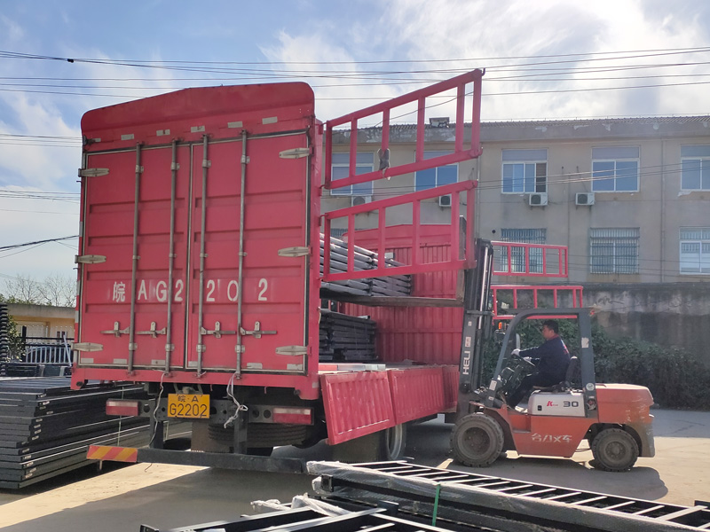 金用護(hù)欄2021年11月13日鋅鋼陽臺(tái)護(hù)欄發(fā)貨！