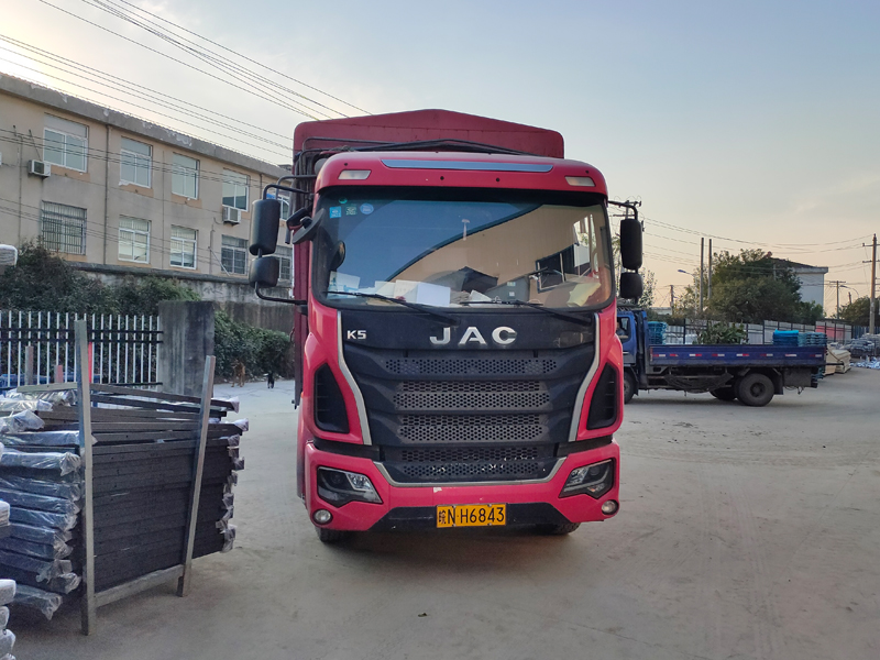 金用護(hù)欄2021年11月17日鋅鋼百葉窗發(fā)貨！