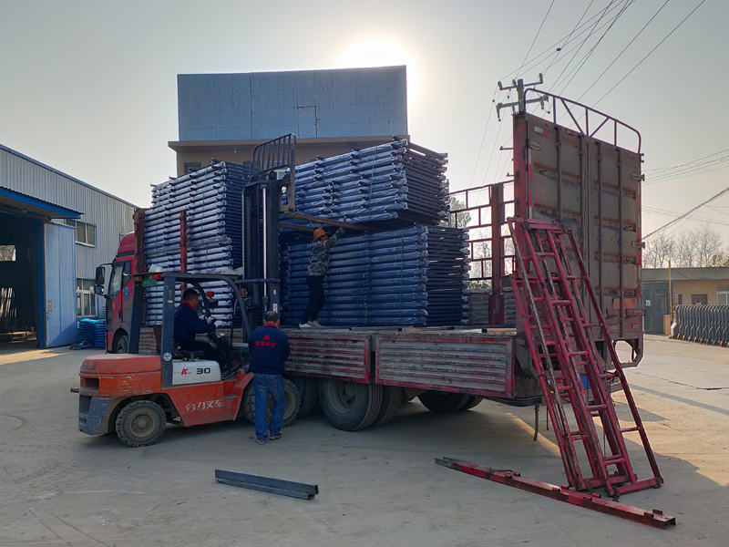 金用護欄2021年11月30日鋁合金玻璃欄桿發貨！