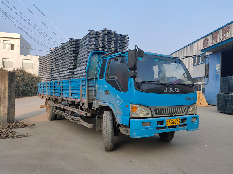 金用護欄2021年12月22日鋅鋼空調欄桿裝車發貨！