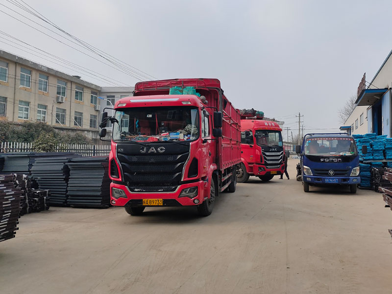  金用護(hù)欄2022年2月24日鋅鋼陽臺(tái)欄桿裝車發(fā)貨！