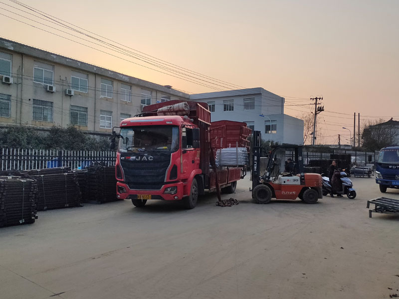 金用護欄2022年2月26日組裝式鋅鋼欄桿裝車發貨！