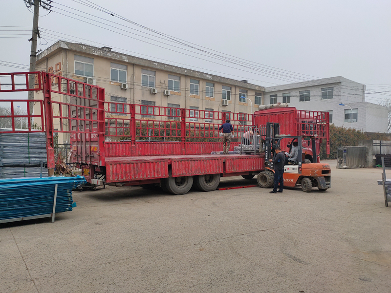 金用護欄2022年3月16日鋅鋼組裝式護欄裝車發貨！