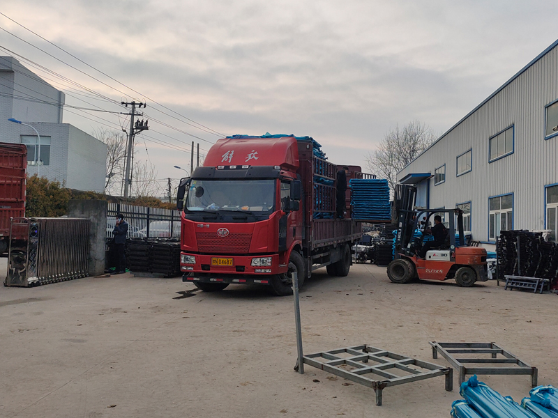 金用護欄2022年3月21日鋅鋼陽臺欄桿裝車發(fā)貨！