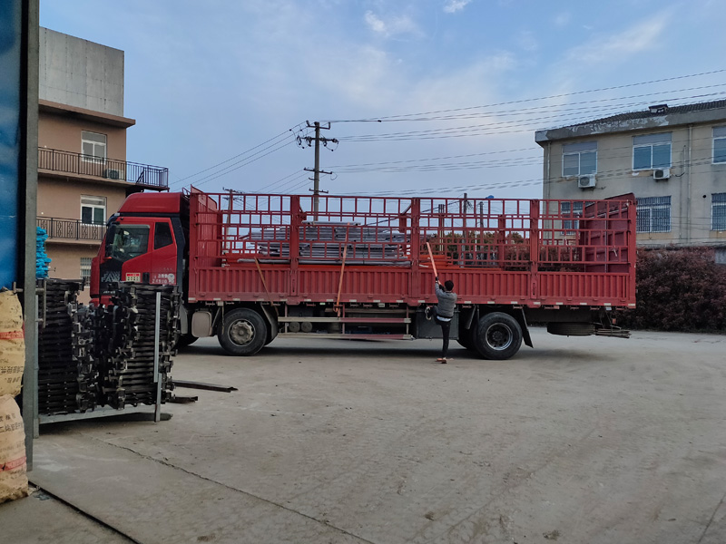 金用護欄2022年4月6日鋅鋼空調欄桿裝車發貨！