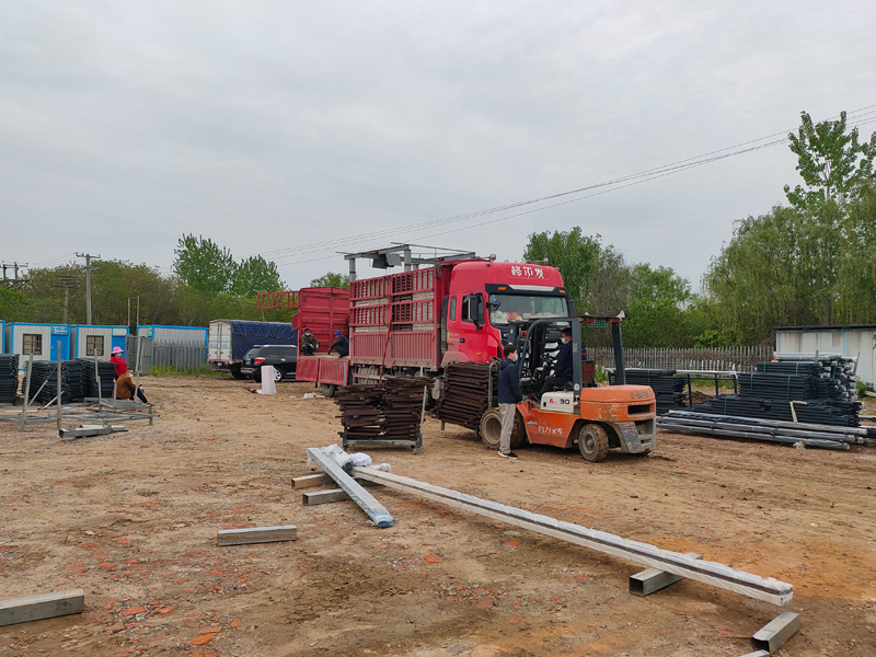 金用護欄2022年4月15日鋅鋼百葉窗裝車發(fā)貨！