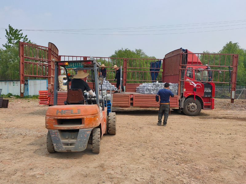 金用護欄2022年4月19日鋅鋼組裝式欄桿裝車發(fā)貨！