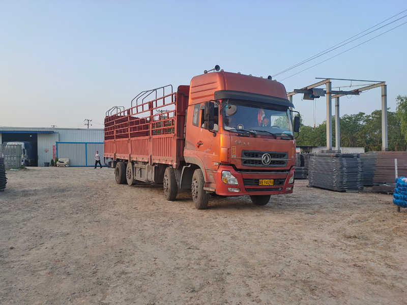 金用護欄2022年4月26日鋅鋼護窗欄桿裝車發貨！