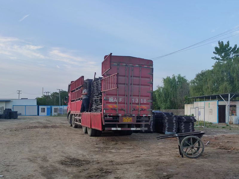 金用護(hù)欄2022年5月10日鋅鋼空調(diào)欄桿裝車(chē)發(fā)貨！