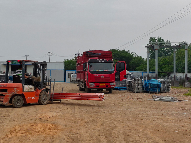 金用護(hù)欄2022年5月27日鋅鋼欄桿裝車(chē)發(fā)貨！