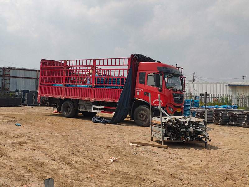 金用護欄2022年6月17日鋅鋼陽臺欄桿裝車發貨！