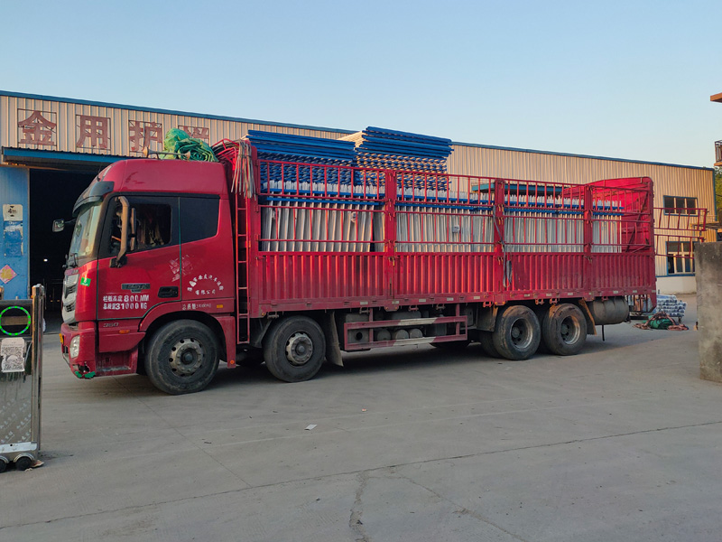 金用護(hù)欄2022年6月20日鋅鋼圍墻護(hù)欄裝車發(fā)貨！