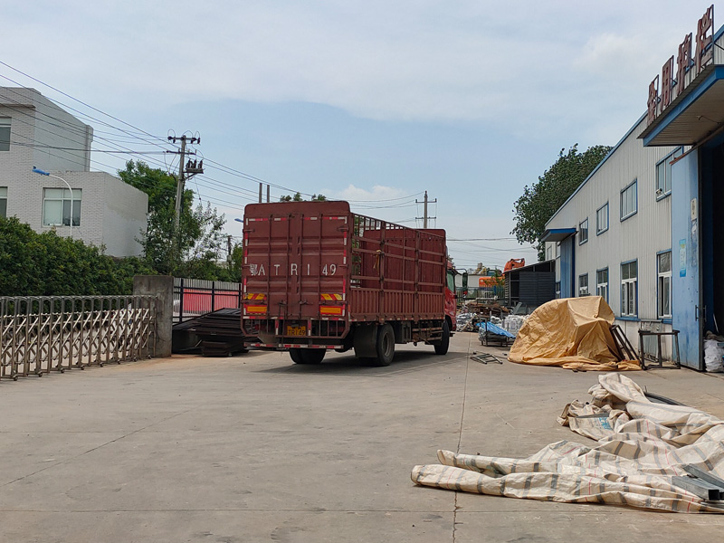 金用護欄2022年6月27日鋅鋼百葉窗裝車發(fā)貨！