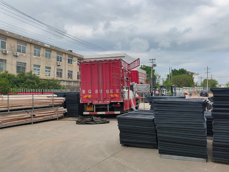 金用護欄2022年7月1日鋅鋼陽臺護欄裝車發(fā)貨！
